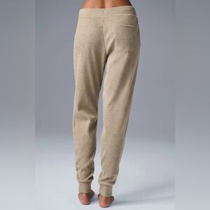 Alo yoga muse sweatpants